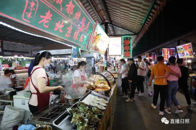 最新夜市擺攤圖片，繁華夜市的繁華景象與百態(tài)人生，繁華夜市擺攤盛景，百態(tài)人生的縮影圖片欣賞